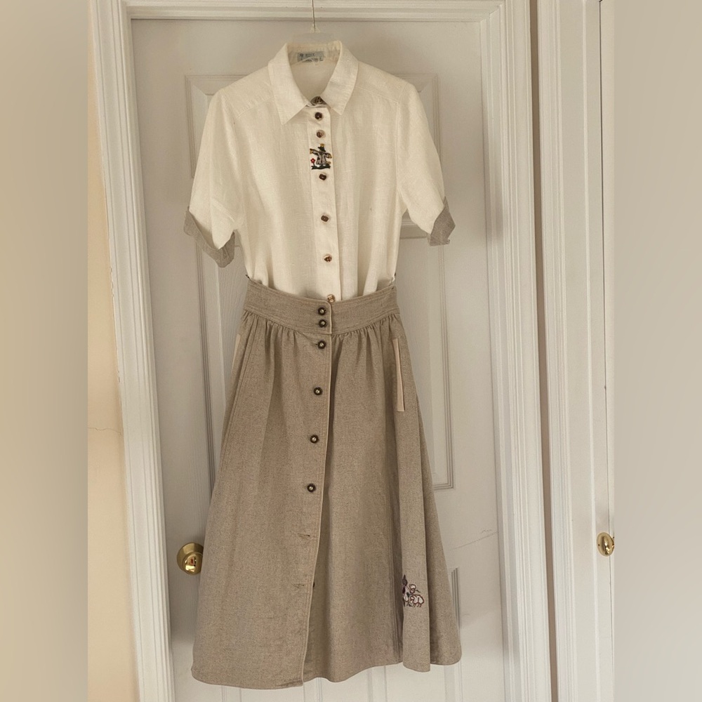Stylish Embroidered Blouse and Skirt 
Perfect for the OCTOBER FEST Party